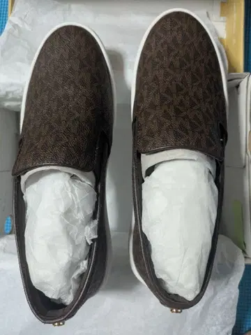 마이클코어스 스니커즈 키튼 43F7KTFP1B BROWN