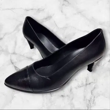 새상품급 ecco 에코 천연 가죽 블랙 스틸레토 펌프스 22.5