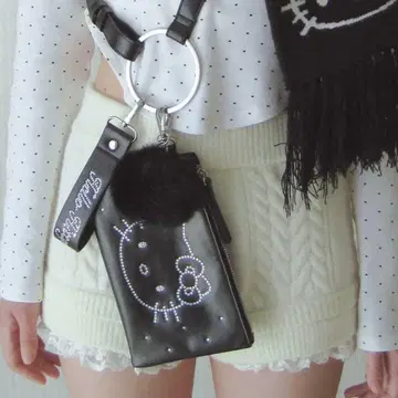 페리큐어 키티 charm pouch shoulder 블랙