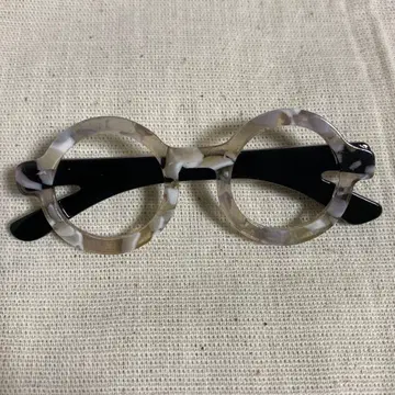 비어즐리 LIVETART 안경 브로치