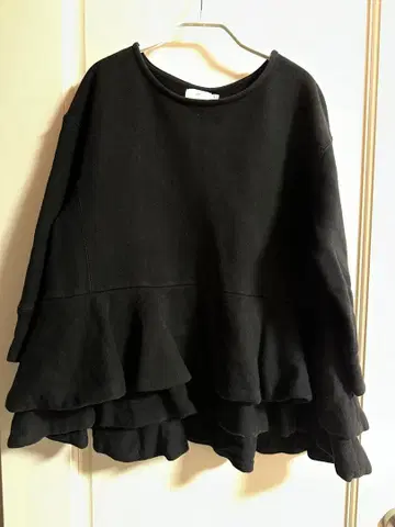 yori 맨투맨 페플럼 프릴 블랙 프리 사이즈