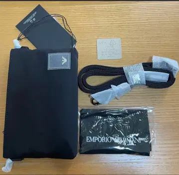 EMPORIO ARMANI 블랙 숄더백