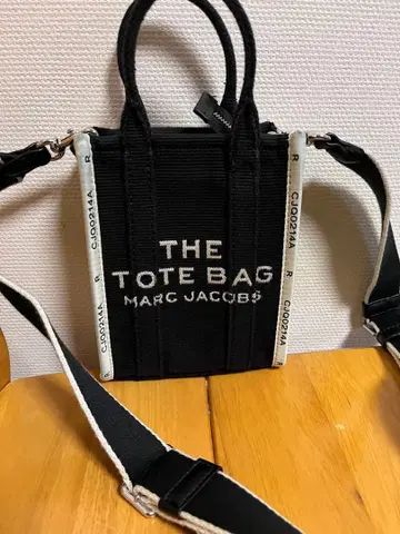 MARC JACOBS THE TOTE BAG 블랙