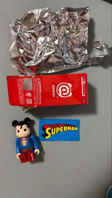 베어브릭 시리즈 21 뒷면 슈퍼맨 레어 카드 포함