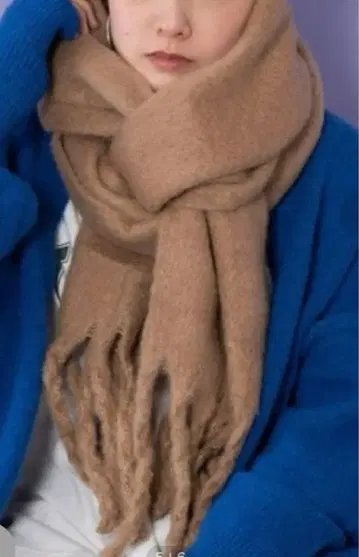 새상품 Holiday 볼륨 프린지 머플러 머스타드