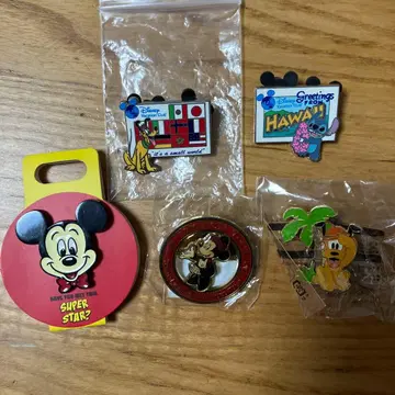[ 미사용 ] 디즈니 핀 배지 세트 베케이션 클럽 가이드 투어