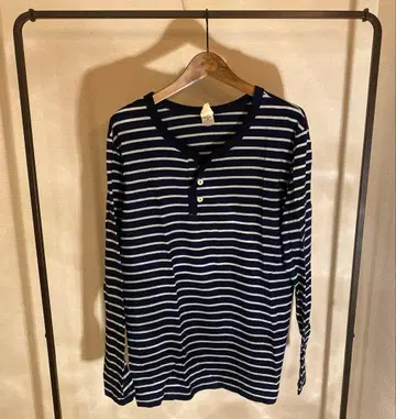 [ BARNS OUTFITTERS ] 헨리넥 긴팔 네이비 보더