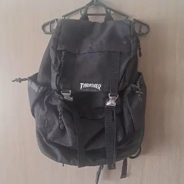 THRASHER 블랙 백팩