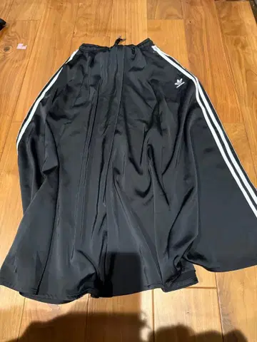 adidas 블랙 롱 스커트 M 사이즈 3 라인