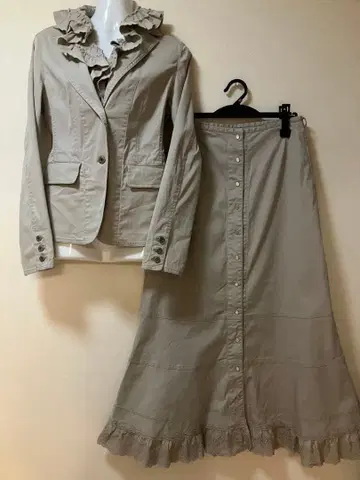 핑크하우스 프릴 자켓 & 스커트 베이지 수트 잉게보그 카네코 이사오