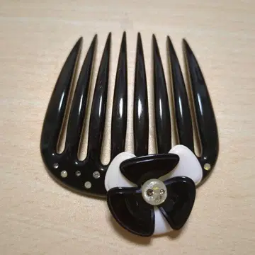 컴플렉스 비즈 빗 꽃 화이트 x 블랙