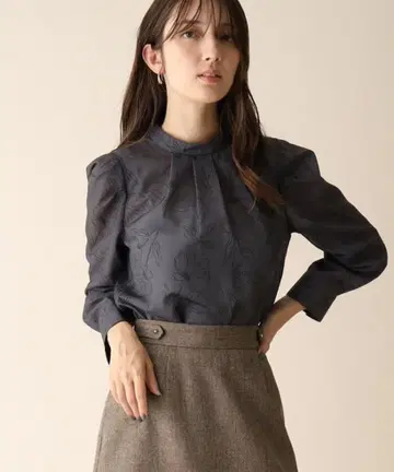 인덱스 플라워 무늬 오간자 턱 블라우스