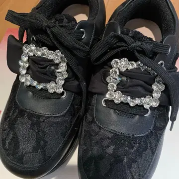 YOSUKE 통굽 비쥬 리본 스니커즈 블랙 화이트