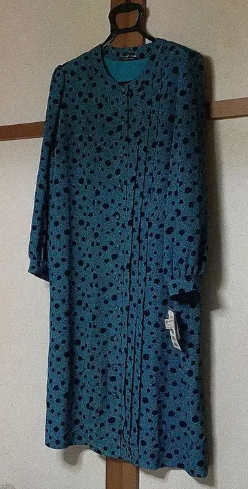 [택 포함 새상품] 고급스러운 물방울 패턴 플리츠 원피스 17호