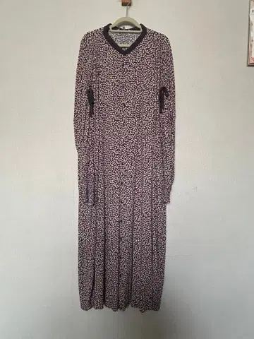 니코앤드 모드노옴 숄더 드로스트 원피스