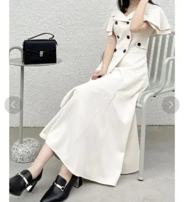 다즐린 테일러 하프 슬리브 원피스