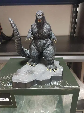 고질라 모바일 스탠드 피규어 정가 6600엔 배송비 무료