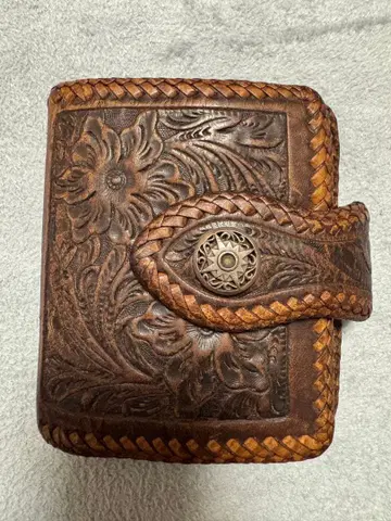 SAAD 가죽 미들 지갑