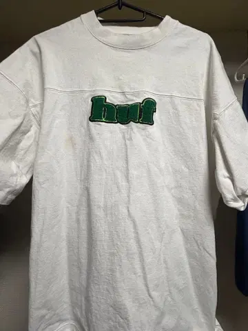 huf 자수 로고 화이트 티셔츠