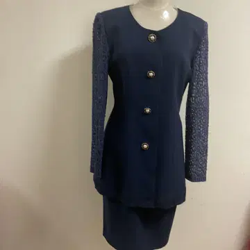 ADELINE 다크 네이비 밑단 장식 시스루 소매 수트 M 사이즈