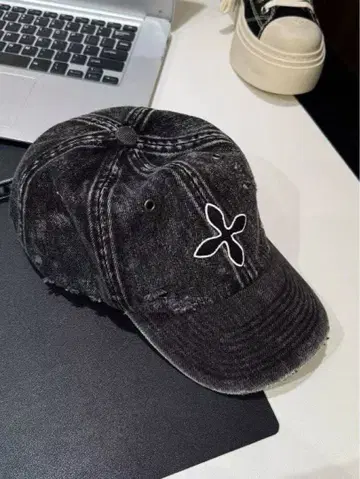 SMFK 블랙 데님 자수 로고 캡