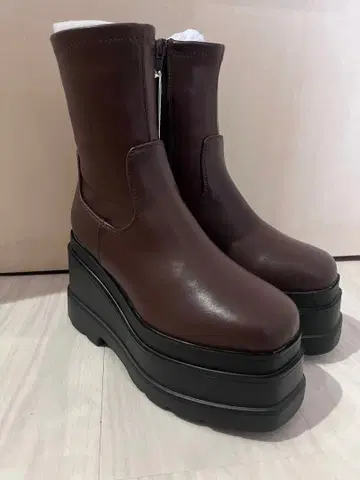 R&E 트리플 밑창 통굽 스트레치 숏부츠