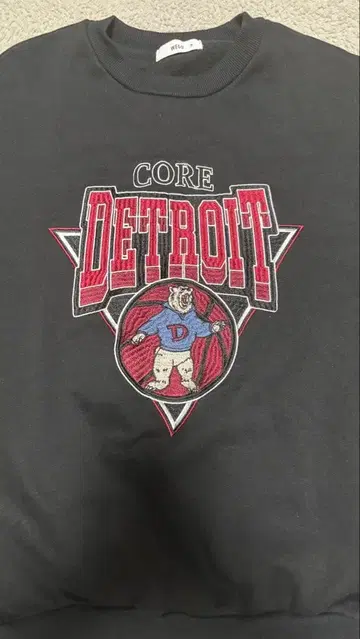 CORE DETROIT 크루넥 맨투맨 블랙