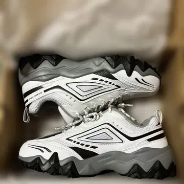 새상품 FILA OAKMONT TR v3 화이트/그레이 스니커즈 24