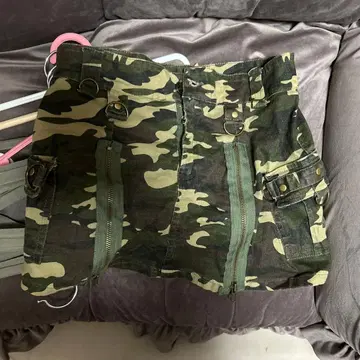 카모 패턴 타이트 스커트 앞면 지퍼 포함