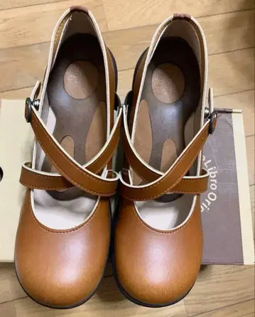 미사용 리게타 크로스 벨트 펌프스