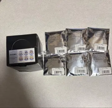 새벽보다 푸른색인 웨딩 드레스ver. 캔뱃지