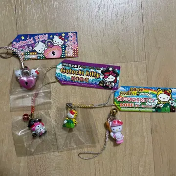 지역 한정 효고현 헬로키티 스트랩 8개 세트. 파이리츠 버전 포함