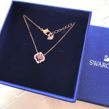 스와로브스키 거의 새상품 Una 스파클링 목걸이 Swarovski