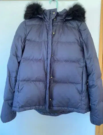 네이비 후드 부착 다운 자켓