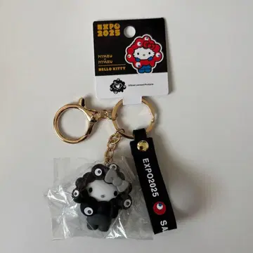 산리오 미야쿠미야쿠 변신 흑백 키링 헬로키티