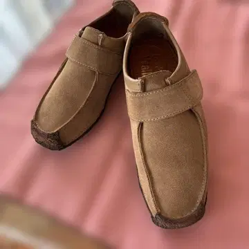 클락스 Wallabee 베이지 스웨이드 모카신