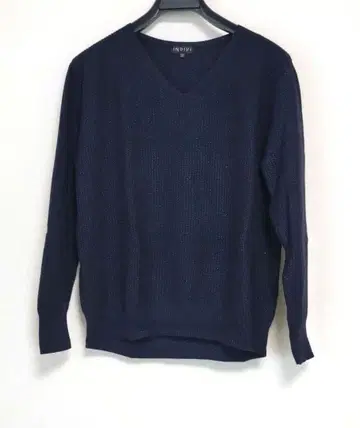 INDIVI 네이비 라메 V넥 니트 상의 인디비