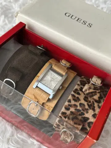 GUESS 쿼츠 손목시계 교환 벨트 포함 작동품
