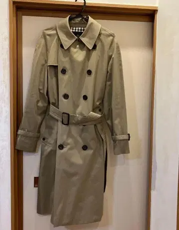 아쿠아 스큐텀 베이직 트렌치코트 M 사이즈