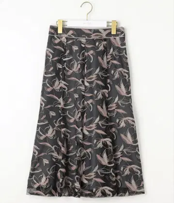 애니시스 [ 택 포함 새상품 ] 바이컬러 자수 스커트 M 사이즈