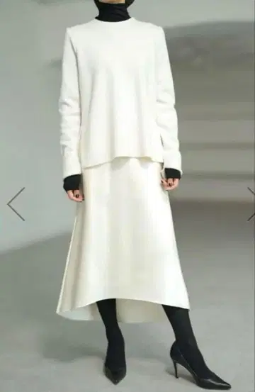 SHE 도쿄 오딜 새틴 아이보리 타이트 머메이드 38