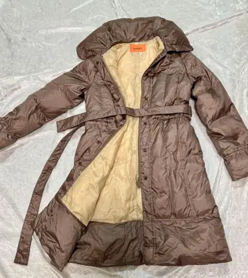 브라운 후드 부착 롱 다운 자켓