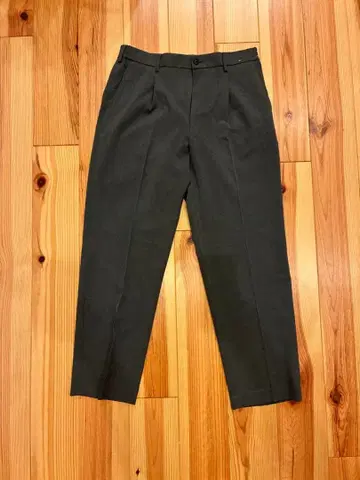 UNIQLO 그레이 테이퍼드 슬랙스 허리 84-92cm