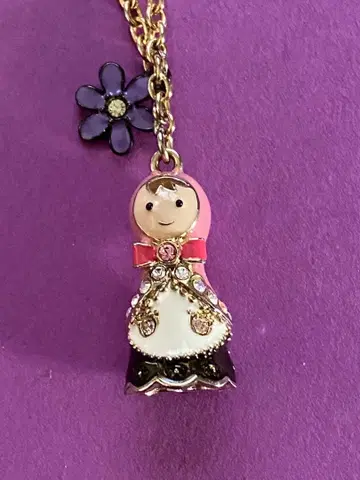 안나 수이 목걸이