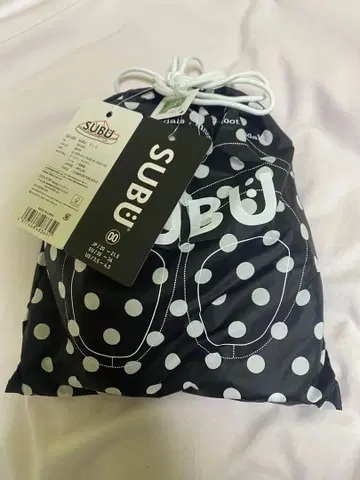 SUBU 도트 무늬 블랙 샌들 00