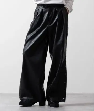 [ 완판템 ] CLEL 사이드 버튼 가죽 팬츠 S 사이즈