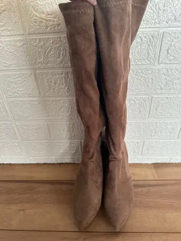 브라운 스웨이드 부츠