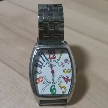 WHITE FIELD 컬러풀 숫자 손목시계