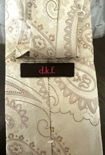 d.k.f. 페이즐리 무늬 넥타이 화이트 아이보리