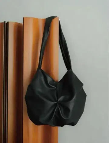 [ knuth marf ] shoulder twist gather bag